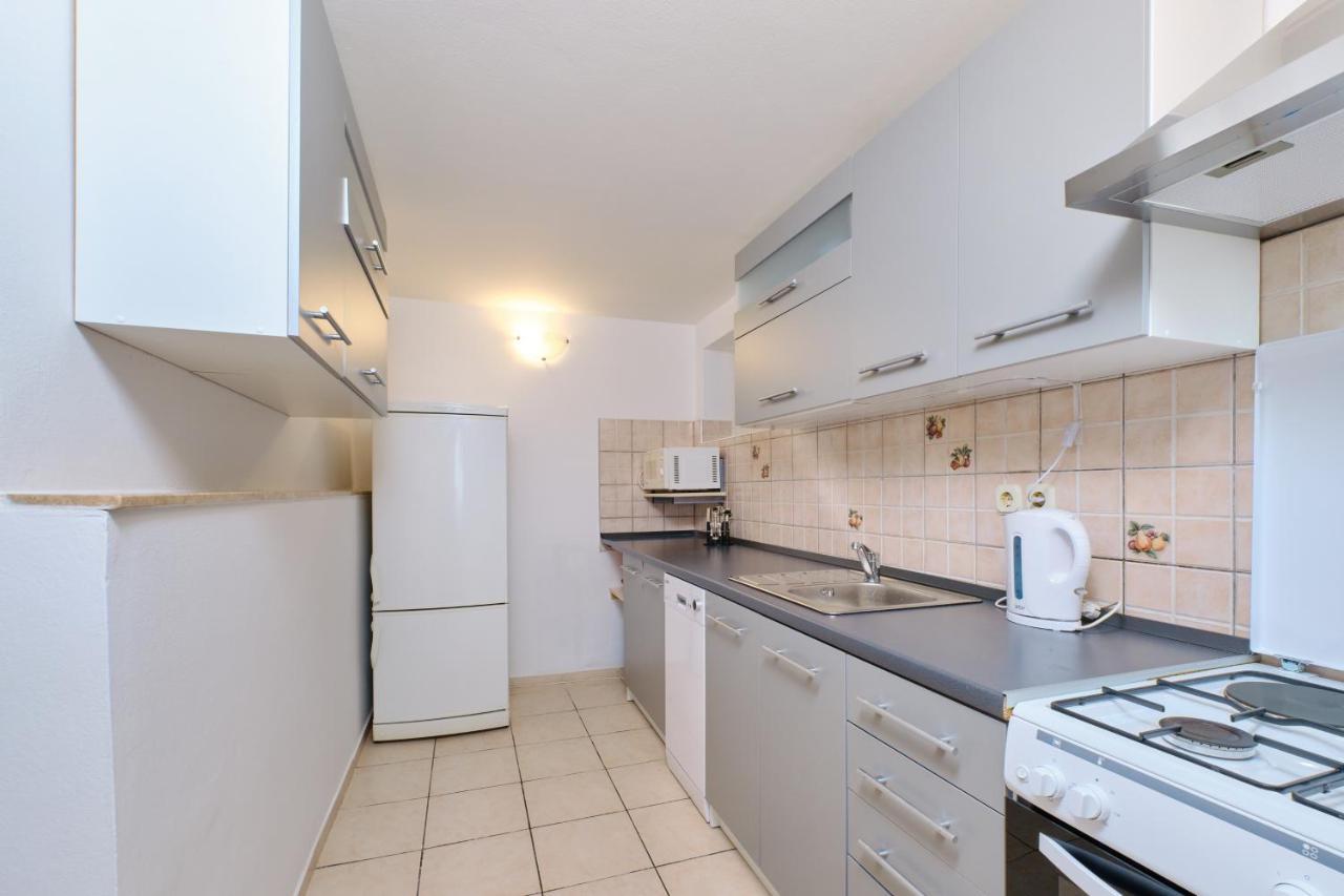 Apartment Apartments With A Parking Space Cunski, Losinj - 7867 Cunski